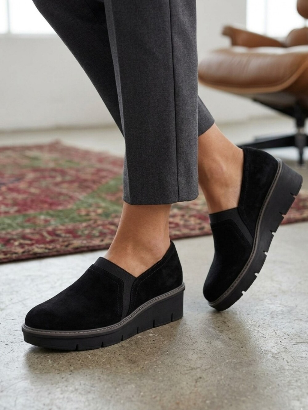 Clarks Collection Black Suede Arabell Platform Almond Toe Fall Loafers Size 9.5